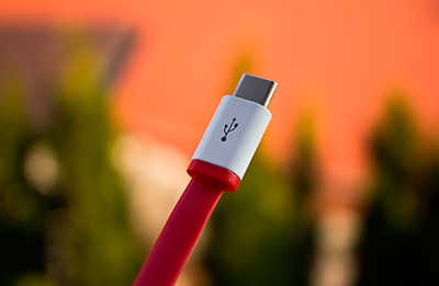 Cómo instalar un enchufe USB de manera segura en tu casa - Digital Trends  Español